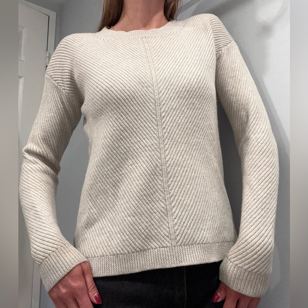 Aritzia 100% Merino Wool Wilfred Free "Isabelli" Sweater XS - Picture 3 of 13